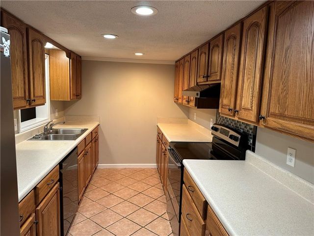 3 Fairway NW Drive, Kennesaw, GA 30144
