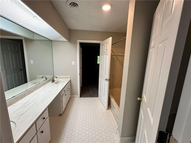 3 Fairway NW Drive, Kennesaw, GA 30144