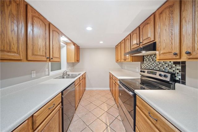 3 Fairway NW Drive, Kennesaw, GA 30144
