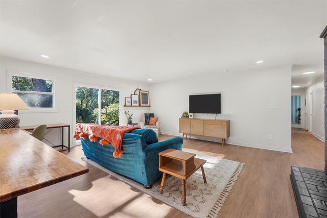 8922 Whippoorwill Drive, Woodway, TX 76712