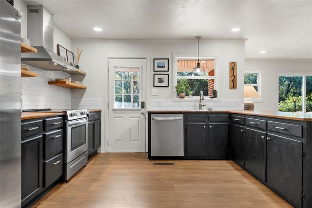 8922 Whippoorwill Drive, Woodway, TX 76712