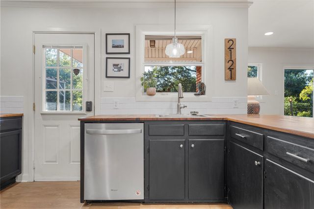 8922 Whippoorwill Drive, Woodway, TX 76712