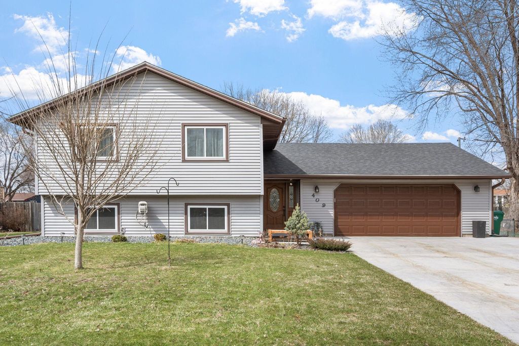 409 83rd Avenue NE, Spring Lake Park, MN 55432