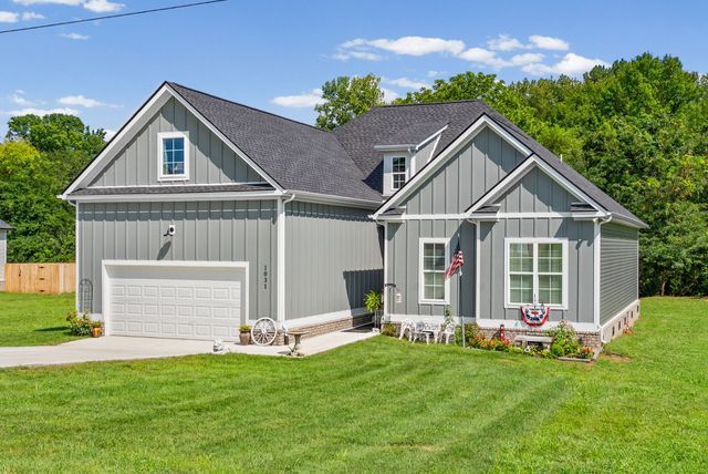 1031 Northside Dr, Dickson, TN 37055