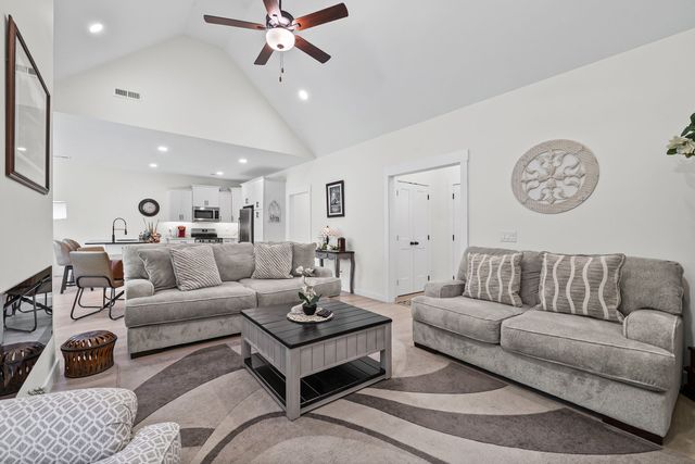 1031 Northside Dr, Dickson, TN 37055