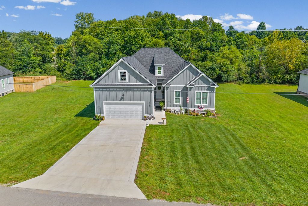 1031 Northside Dr, Dickson, TN 37055