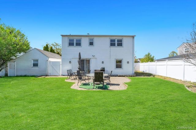7 Swan Lane, Levittown, NY 11756