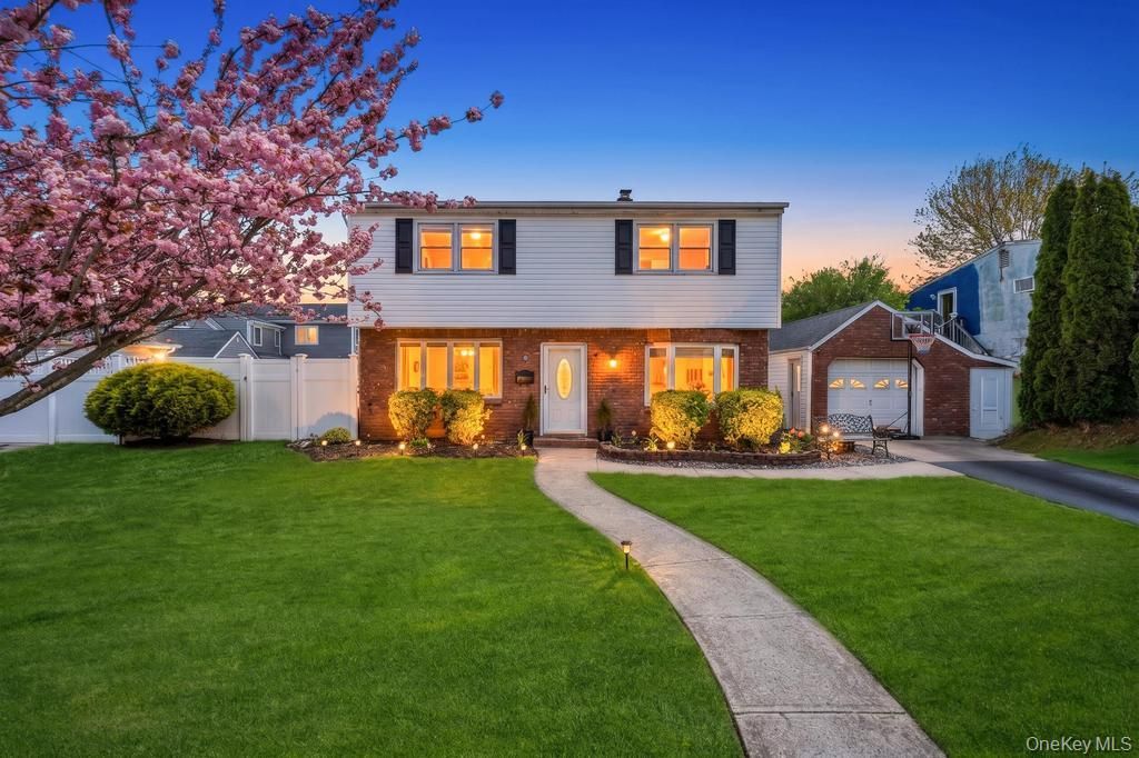 7 Swan Lane, Levittown, NY 11756