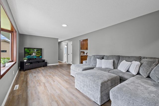 13324 Lynn Avenue, Savage, MN 55378