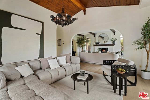 3249 Bennett Drive, Los Angeles, CA 90068