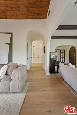 3249 Bennett Drive, Los Angeles, CA 90068
