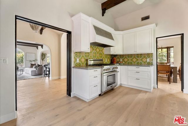 3249 Bennett Drive, Los Angeles, CA 90068