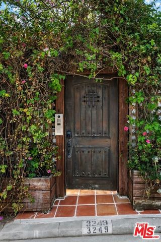 3249 Bennett Drive, Los Angeles, CA 90068