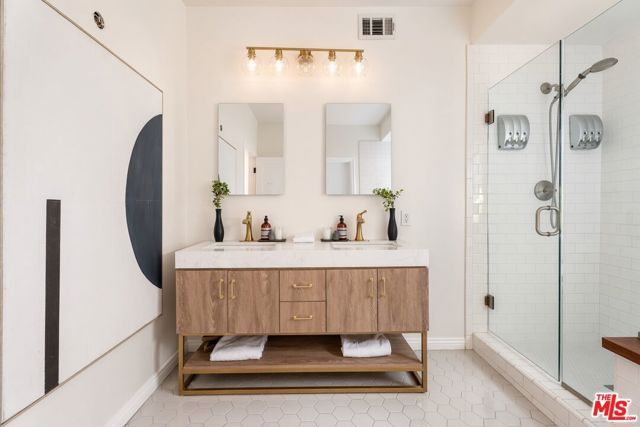 3249 Bennett Drive, Los Angeles, CA 90068