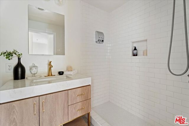 3249 Bennett Drive, Los Angeles, CA 90068