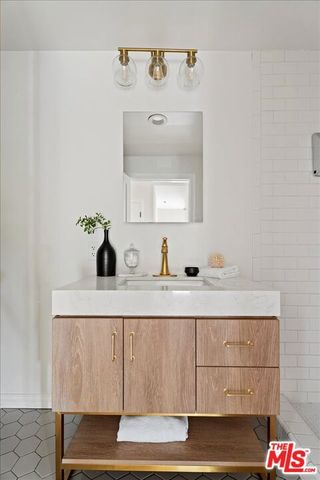 3249 Bennett Drive, Los Angeles, CA 90068