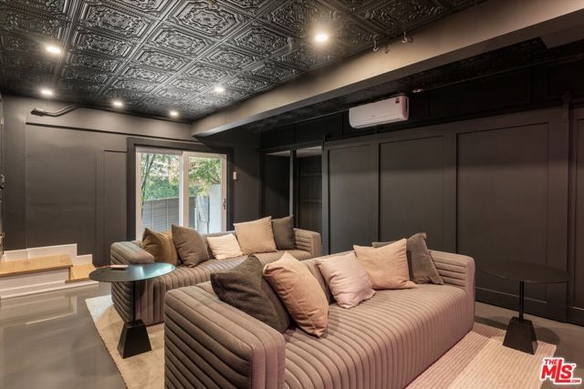 3249 Bennett Drive, Los Angeles, CA 90068