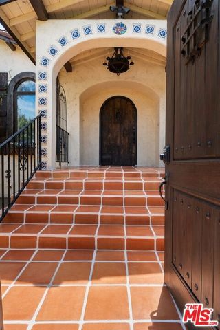 3249 Bennett Drive, Los Angeles, CA 90068