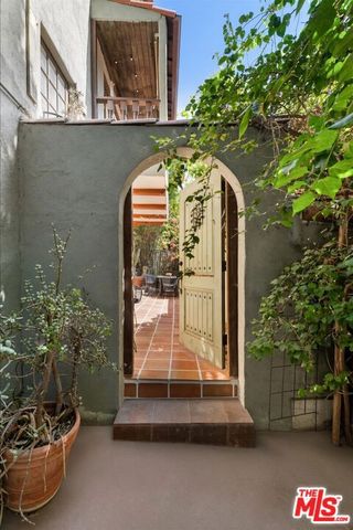 3249 Bennett Drive, Los Angeles, CA 90068