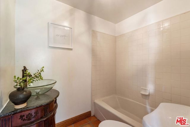 3249 Bennett Drive, Los Angeles, CA 90068