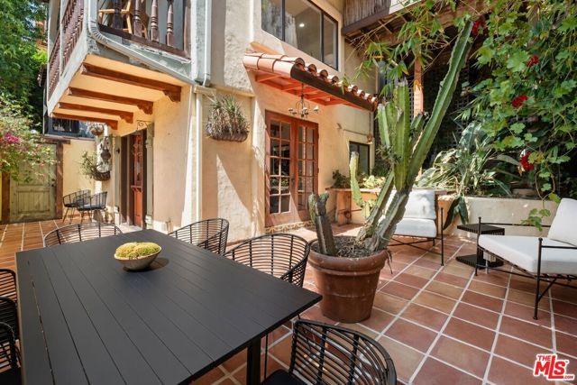 3249 Bennett Drive, Los Angeles, CA 90068