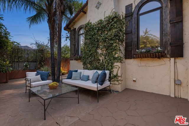 3249 Bennett Drive, Los Angeles, CA 90068