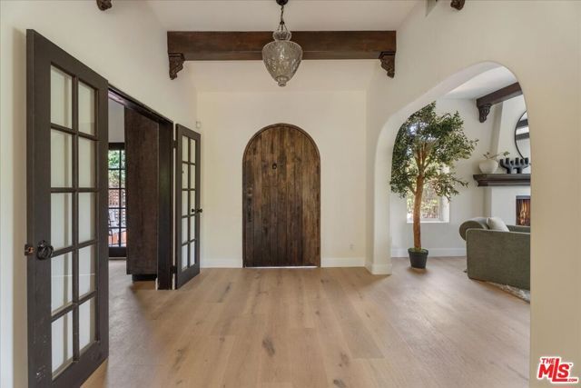 3249 Bennett Drive, Los Angeles, CA 90068