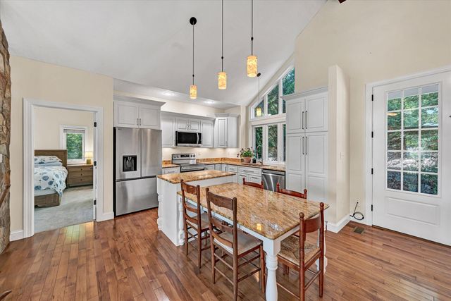 335 Lakecrest DR, Hardy, VA 24101