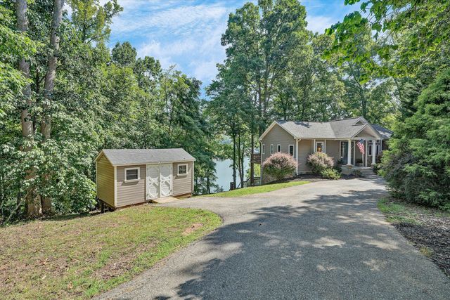 335 Lakecrest DR, Hardy, VA 24101