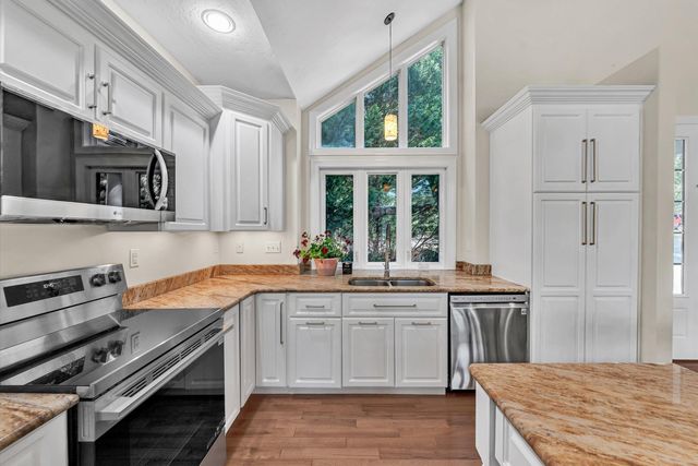 335 Lakecrest DR, Hardy, VA 24101