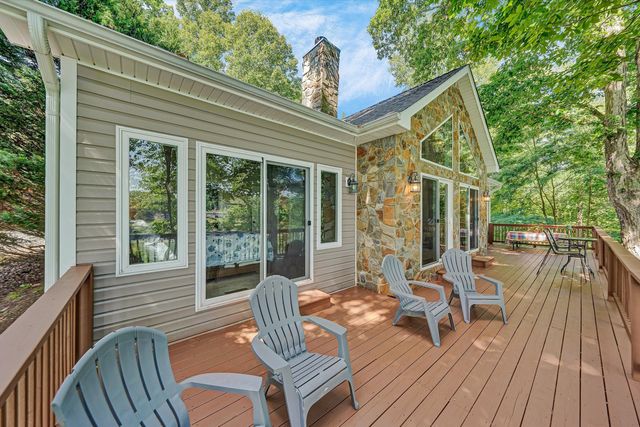 335 Lakecrest DR, Hardy, VA 24101