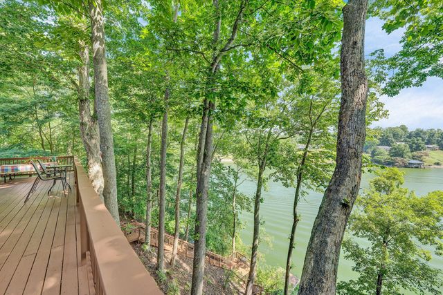 335 Lakecrest DR, Hardy, VA 24101