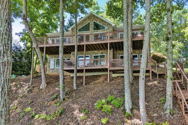 335 Lakecrest DR, Hardy, VA 24101
