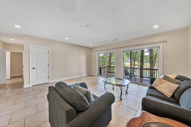 335 Lakecrest DR, Hardy, VA 24101
