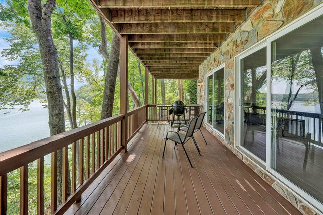 335 Lakecrest DR, Hardy, VA 24101