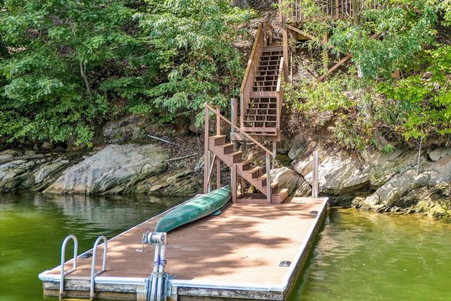 335 Lakecrest DR, Hardy, VA 24101