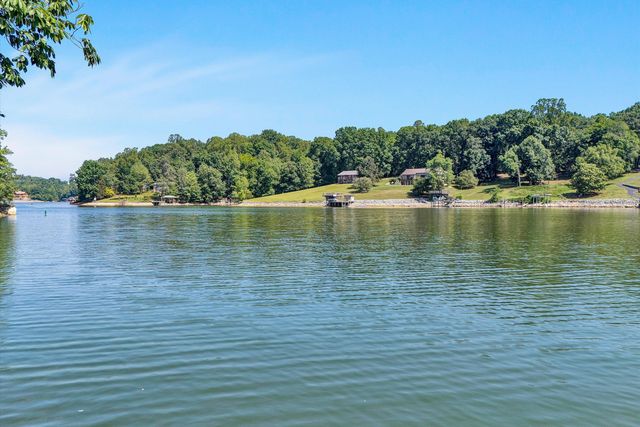 335 Lakecrest DR, Hardy, VA 24101
