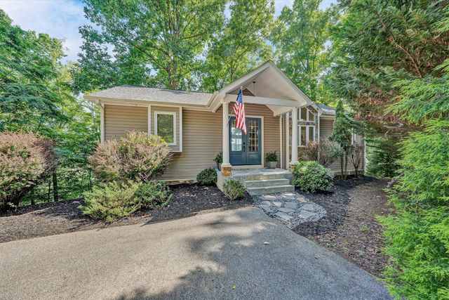 335 Lakecrest DR, Hardy, VA 24101