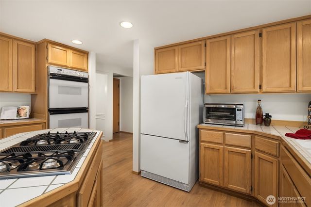 2122 221st Place NE, Sammamish, WA 98074