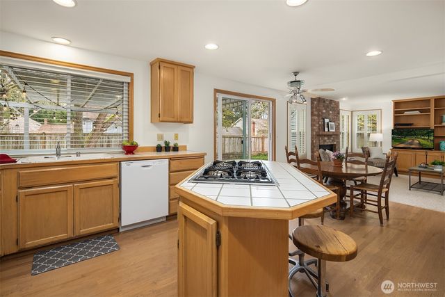 2122 221st Place NE, Sammamish, WA 98074