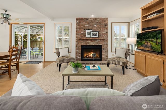 2122 221st Place NE, Sammamish, WA 98074