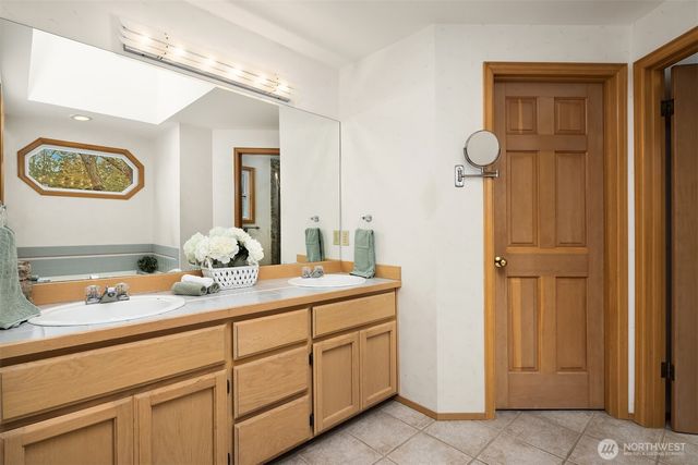 2122 221st Place NE, Sammamish, WA 98074