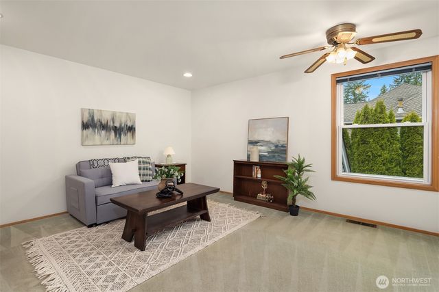 2122 221st Place NE, Sammamish, WA 98074