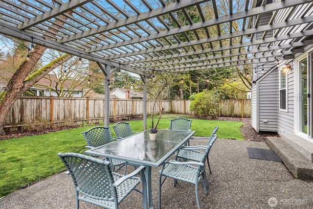 2122 221st Place NE, Sammamish, WA 98074