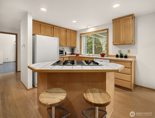 2122 221st Place NE, Sammamish, WA 98074