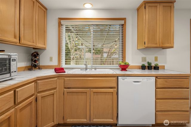 2122 221st Place NE, Sammamish, WA 98074