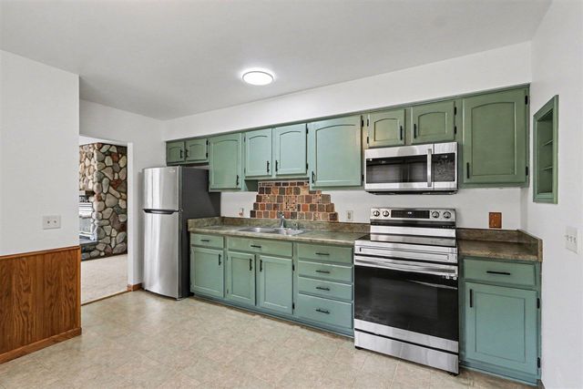 320 S Sunset Street, Plainwell, MI 49080