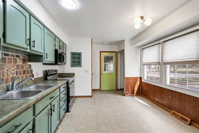 320 S Sunset Street, Plainwell, MI 49080