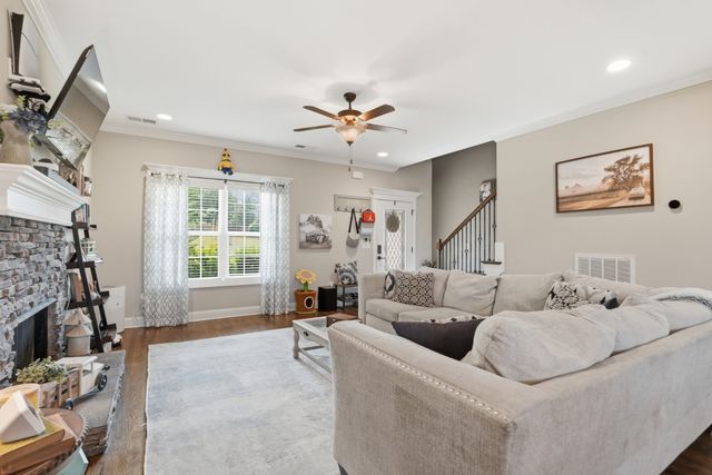 1213 Rivercrest Dr, Murfreesboro, TN 37129