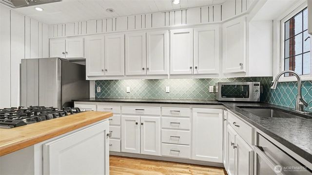 4335 NE 45th Street, Seattle, WA 98105